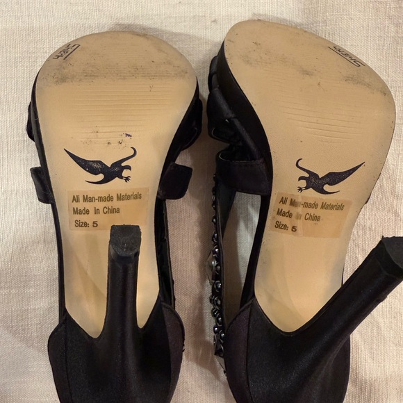 Elegant Black Stiletto Heels with Crystal Accents - Picture 7 of 9